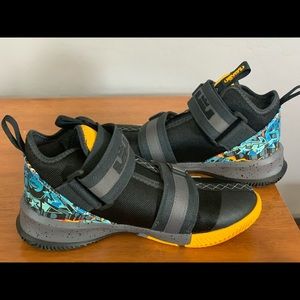 Lebron soldier XIII (GS) boys shoes